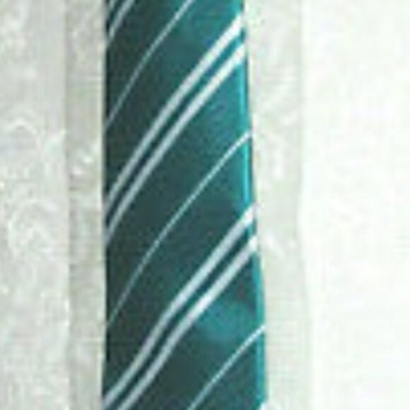Harry Potter/ Wizarding World Slytherin Necktie - Picture 5 of 7